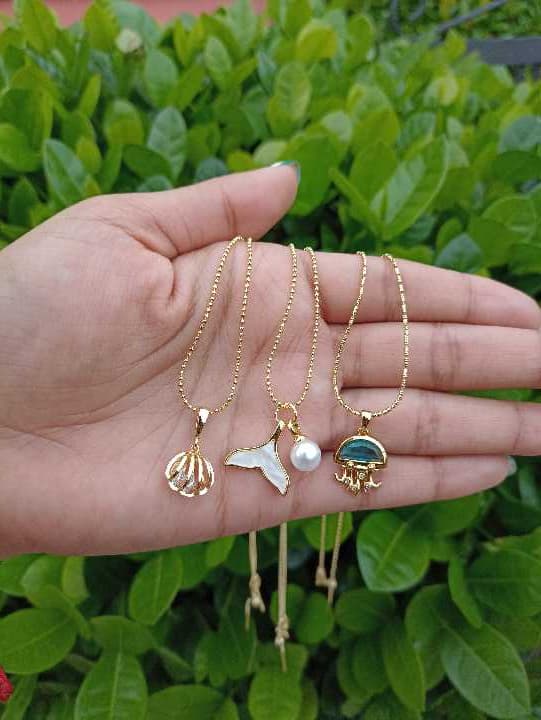 Cadena con dije oceánico